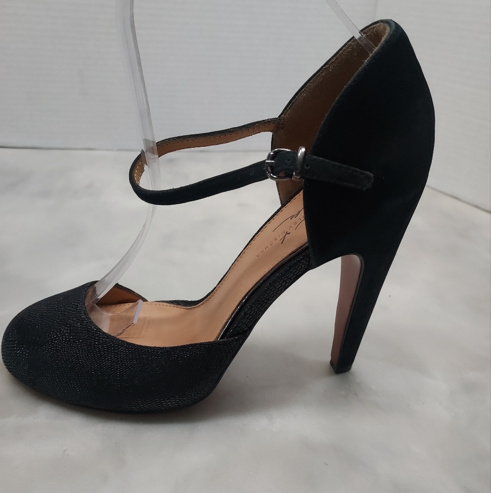 Badgley Mischka Mark James Suede Back 5" heels. Size 8.5M